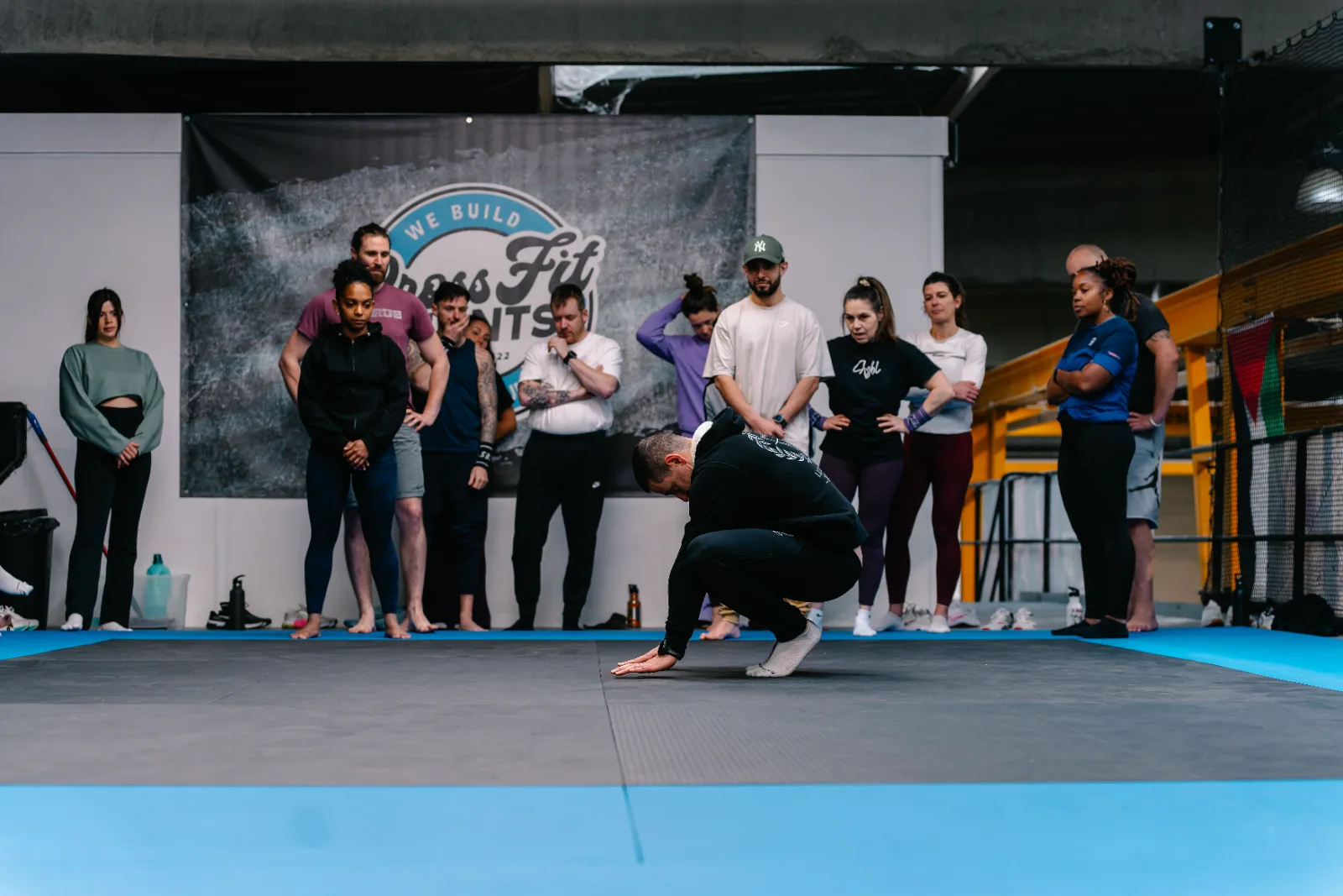 Adhérents de tous niveaux pendant un WOD encadré chez CrossFit Giants, Saint-Ouen-l'Aumône