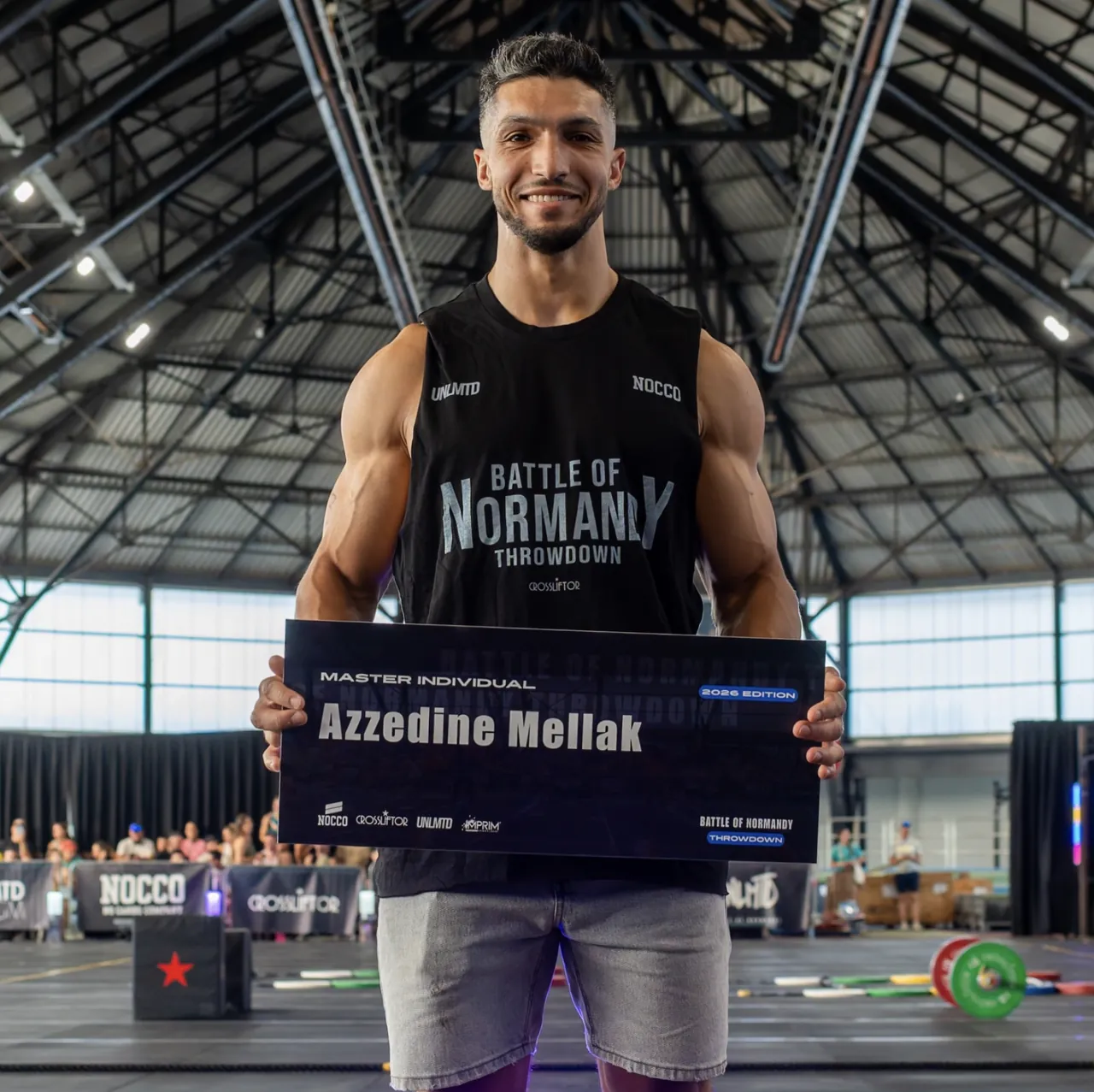 Azzedine Mellak avec sa pancarte Master Individual au Battle of Normandy Throwdown 2026